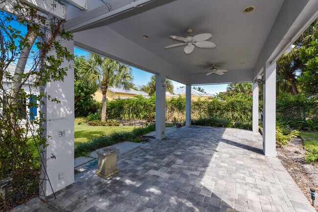 Building Photo - 11900 SE Plutus Ave