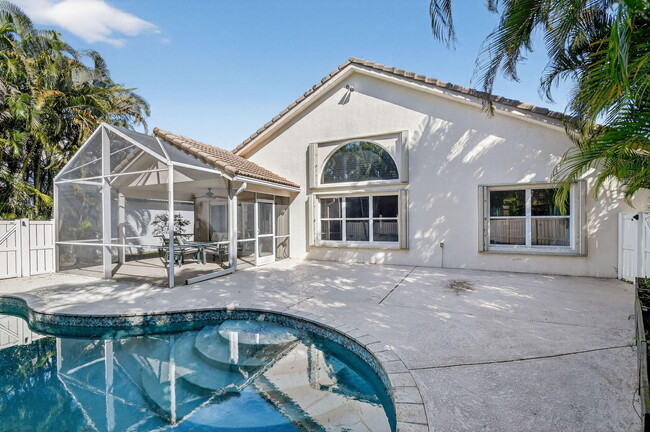 Building Photo - 2725 Pointe Cir