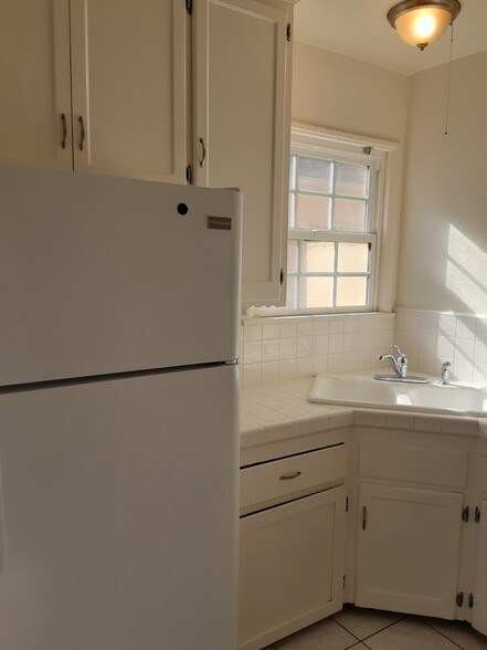 Kitchen - 10857 Jefferson Blvd