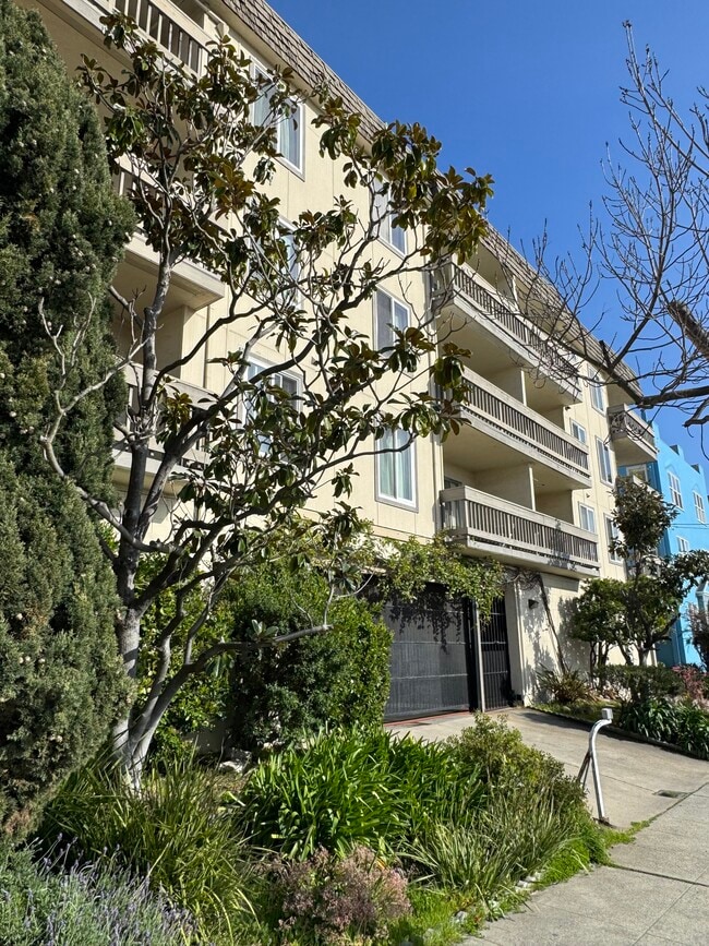 1725 Oxford Front of Building - 1725 Oxford St