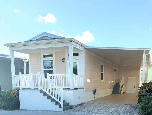 Primary Photo - 209 NE Coastal Dr