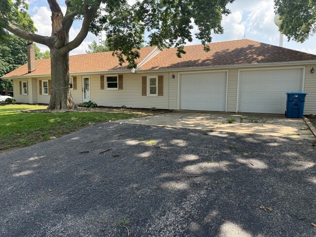 Primary Photo - 126 8th St