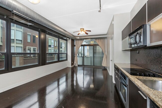 Building Photo - 660 W Wayman St