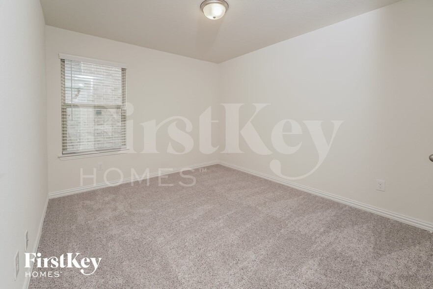 Building Photo - 815 Silverbell St