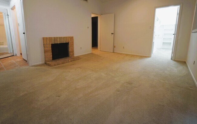 Building Photo - 11711 Memorial Dr