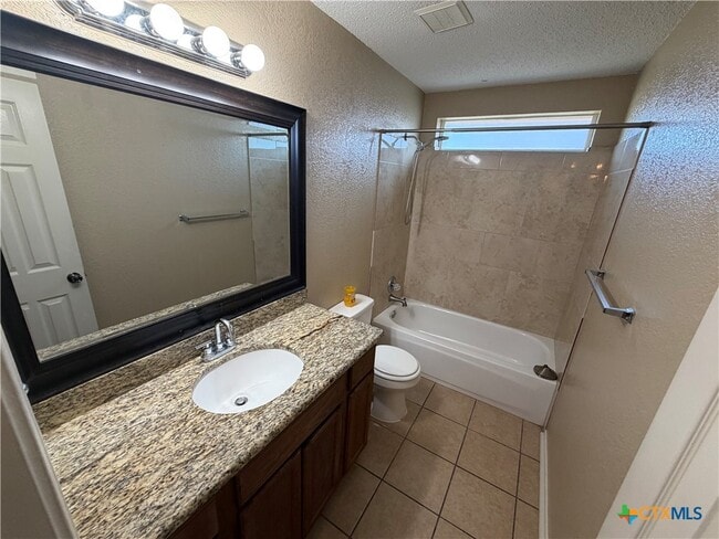 Building Photo - 2207 Waterfall Dr