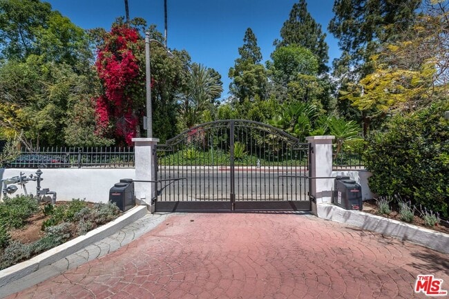 Building Photo - 905 Hartford Way