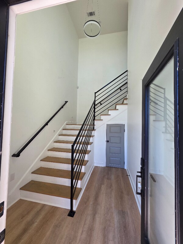 Building Photo - 2431 Franklin Ave