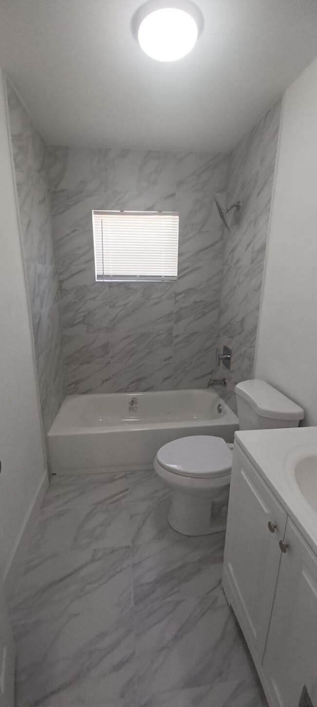 Building Photo - 1810 S 32nd St