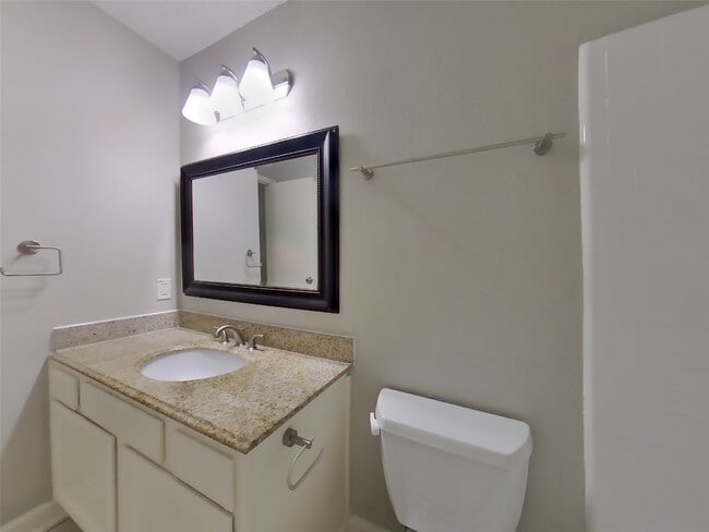 Building Photo - 2622 Townhall Ln