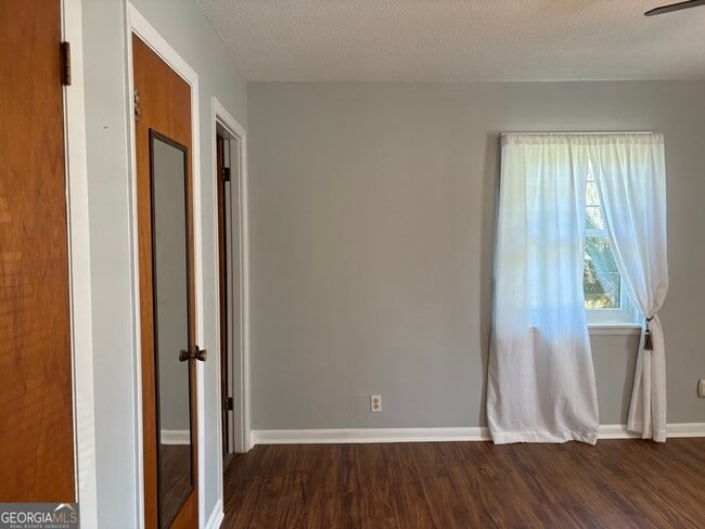 Building Photo - 103 Cherry St