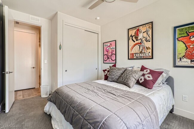 Building Photo - Modern 3 BDR S'Park Boulder Townhome