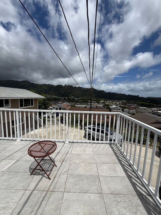 Building Photo - 2622 B Waolani Ave