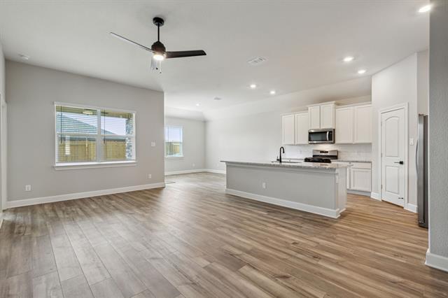 Building Photo - 609 Harbor Oaks Dr