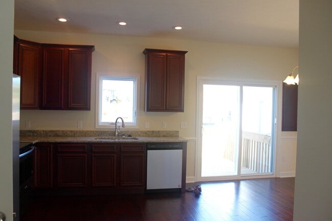 Building Photo - 113 Cedar Point Ln