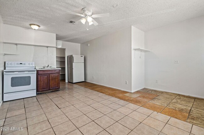 Building Photo - 576 N San Marcos Dr