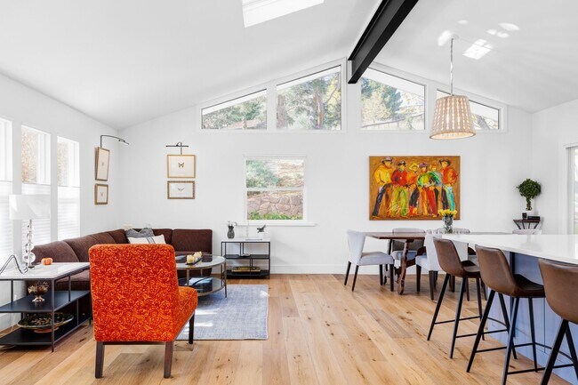 Building Photo - Modern 2 BDR Retreat: Serene Backyard