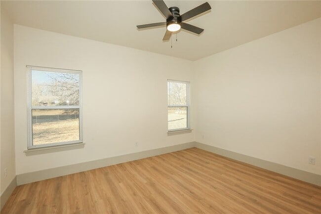 Building Photo - 655 N Genevieve Ave