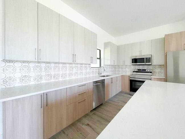 Building Photo - 15245 Brainbridge Cir