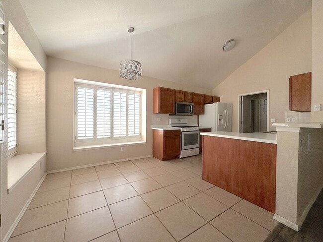 Building Photo - East El Paso 3bed/2bath Refrig A/C!