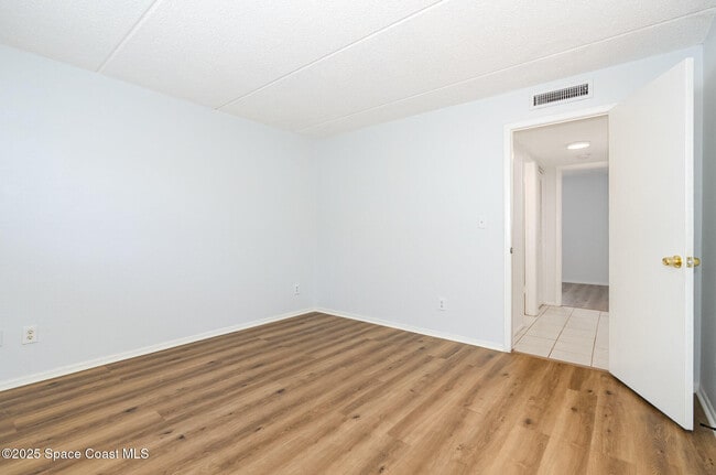 Building Photo - 204 Seminole Ave W