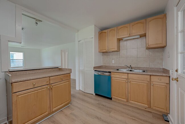 Building Photo - For Lease | 3 Bed, 1 Bath | 1,199 Sq Ft | ...