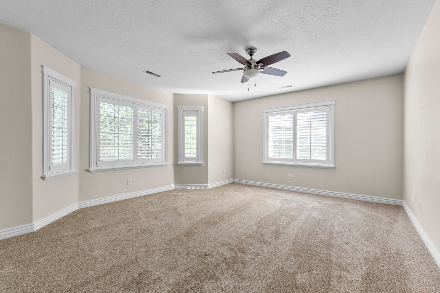 Master Bedroom (2nd floor) - 1807 Skyline Dr