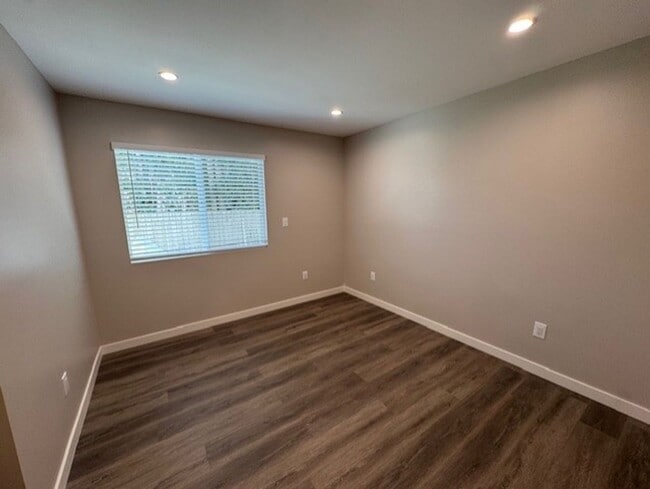 Building Photo - Modern-Brand New back house