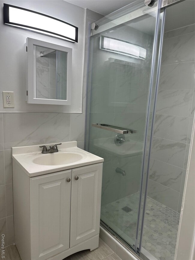 Building Photo - 72 Oakmont Ave