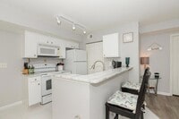 Building Photo - 141 SW Palm Dr