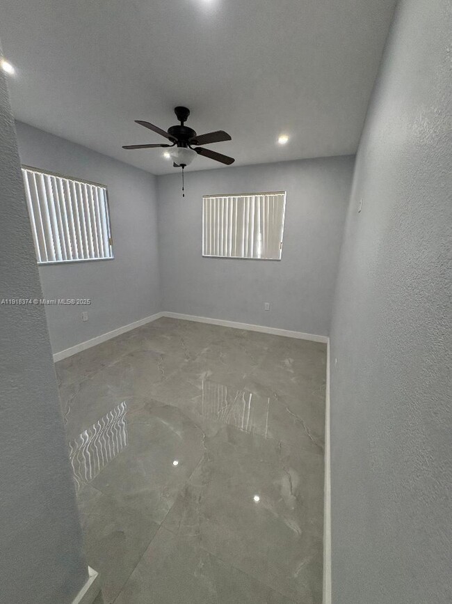 Building Photo - 6865 SW 42nd St