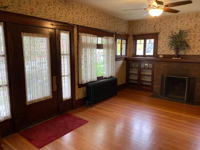 Building Photo - Stunning home in Downtown Longmont