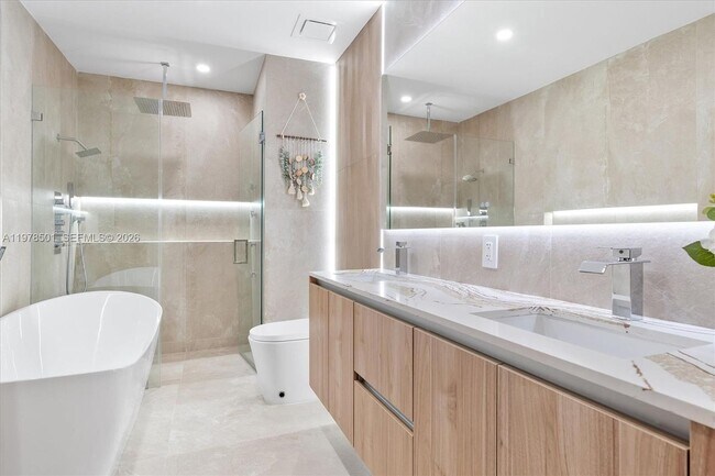 Building Photo - 4000 N Circle Dr