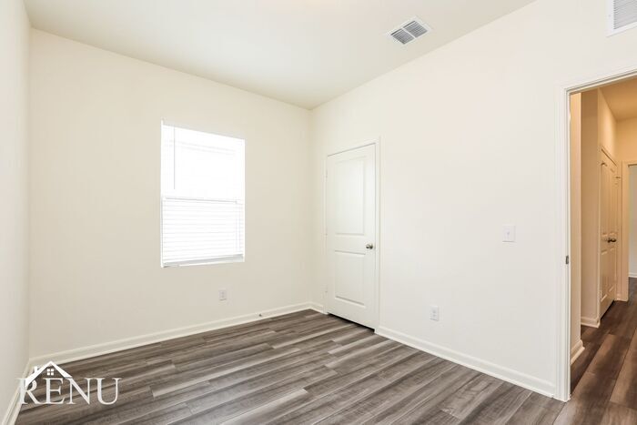 Building Photo - 13715 Summer Light
