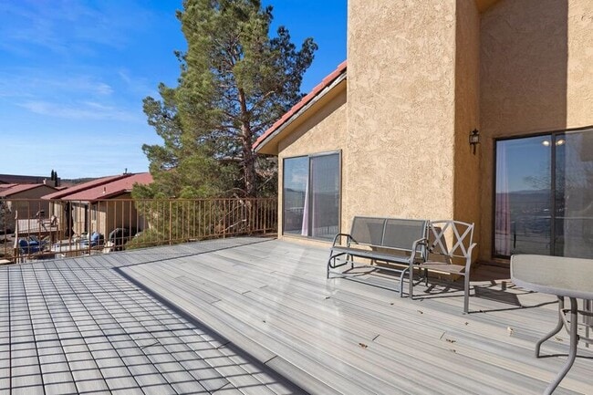 Building Photo - 161 W 950 S