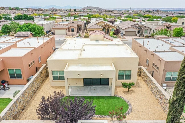 Building Photo - Beautiful Westside home with 3 bed-2 baths...