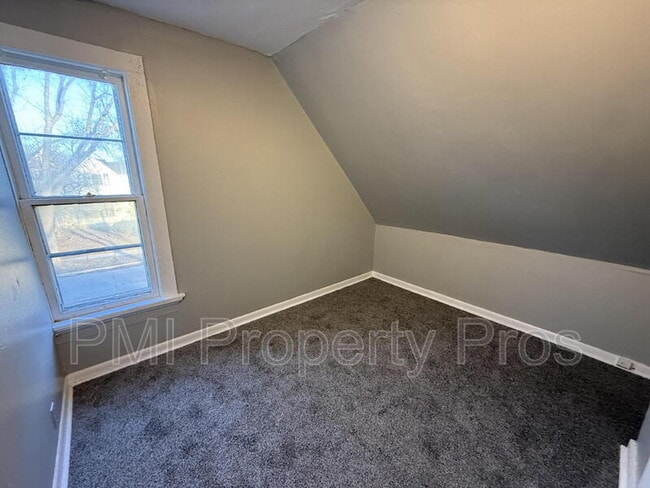 Building Photo - 3806 W Rohr Ave