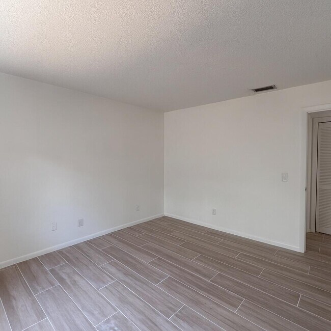 Building Photo - 125 S Palmway
