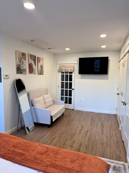 Building Photo - 212 Culver Ave