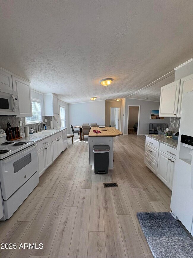 Building Photo - 147 Earl Dr