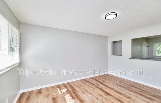 Building Photo - 10531 Fabick Dr