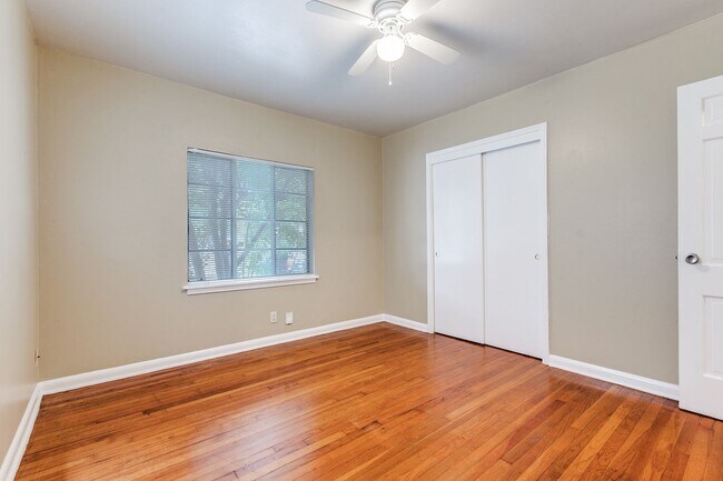 Building Photo - 229-N