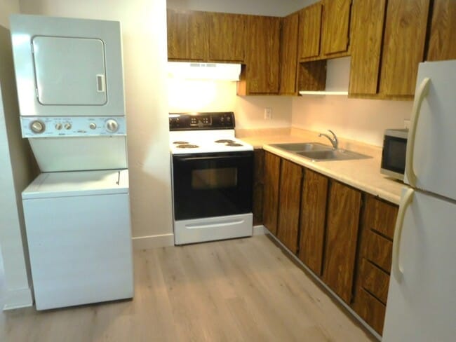 Building Photo - Cute 1 Bedroom close to Victorian Square