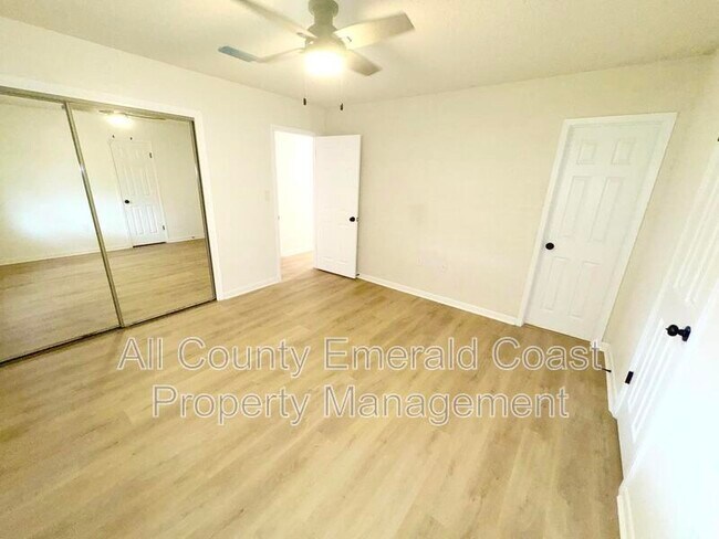 Building Photo - 504 Kelly St