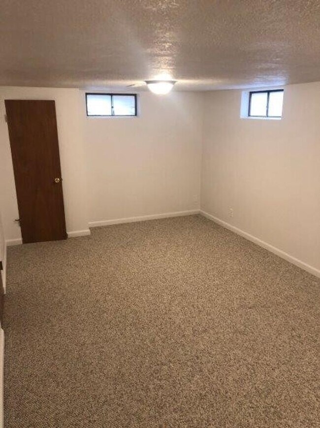 Building Photo - Beautiful Northside 3 Bedroom 2.5 Bath near the Indian Trail!