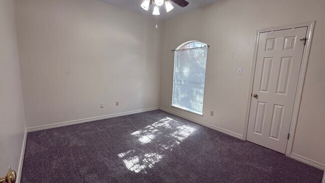 Building Photo - 2106 Middle Creek Blvd