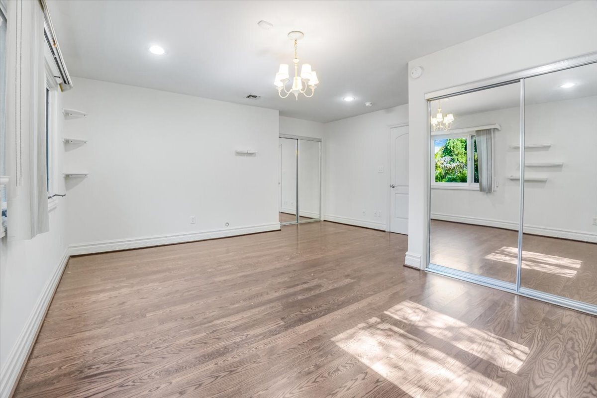 Building Photo - 114 S Layton Dr
