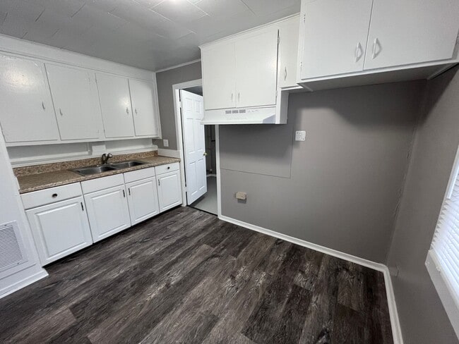 Building Photo - 2714 Manford St