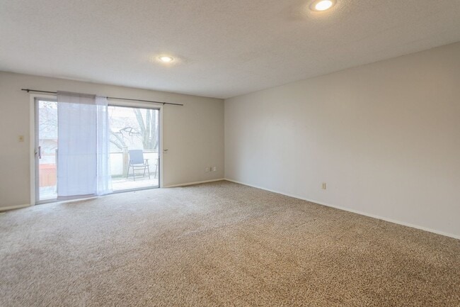 Building Photo - {10919} Quivera Falls Condo + Attached Two Car Garage + Maintenance Provided Community + Communit...