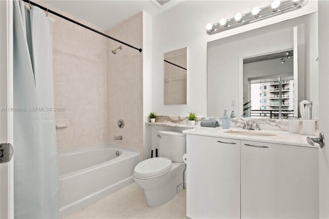 Building Photo - 234 NE 3rd St